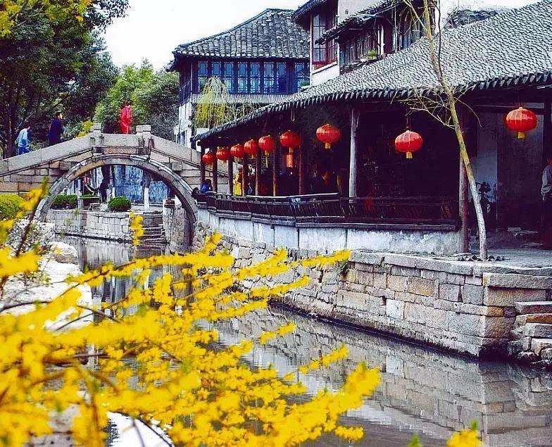 希拉里老牛吃嫩草,和小李子年龄差30岁,奥斯卡影帝3天赚1800万!